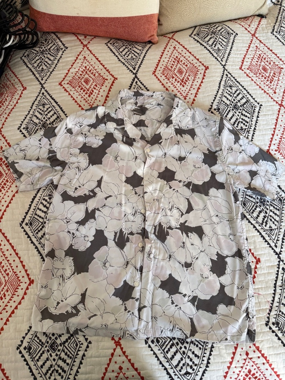 Abercrombie & Fitch White and Gray Floral Button-Up Shirt